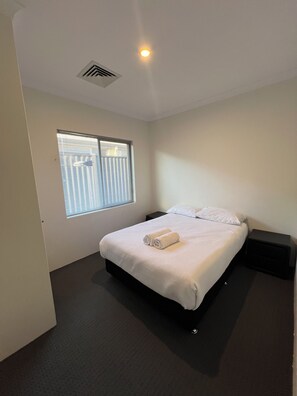 4 bedrooms, iron/ironing board, WiFi, bed sheets - Elshaddai homes B (The Vines)