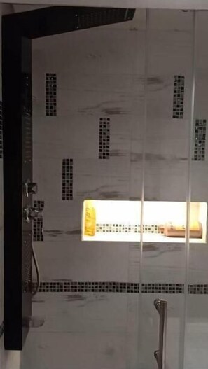 Basic Room | Bathroom - Poma (Rome)