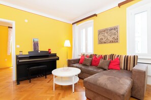 高級公寓, 2 間臥室, 海景 | 客廳 | 平面電視