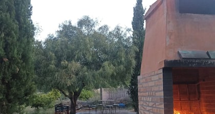 Villa with a private pool, barbecue, and spacious lot, 35 minutes from Valencia