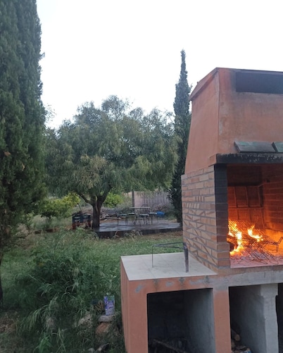 Villa with a private pool, barbecue, and spacious lot, 35 minutes from Valencia