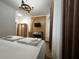 Standard Double Room, 1 Queen Bed | In-room safe, desk, laptop workspace, blackout drapes