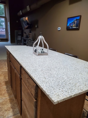 Charming 1-bedroom apartment with WiFi and AC in welcoming downtown Paducah