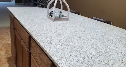 Charming 1-bedroom apartment with WiFi and AC in welcoming downtown Paducah