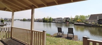 Bungalow by Water Near Rotterdam and Zeeland