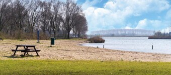 Bungalow by Water Near Rotterdam and Zeeland