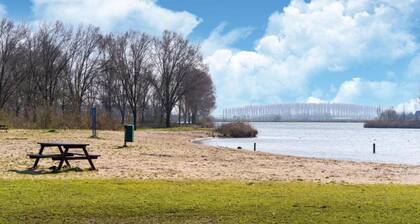 Bungalow by Water Near Rotterdam and Zeeland