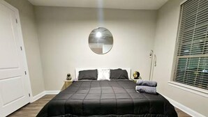 Room - Exquisite 2BR OASIS Mid/Downtown (Houston)