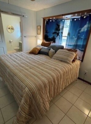 2 bedrooms, in-room safe, desk, iron/ironing board - TaneyComo Lakehouse  (Hollister)