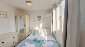 2 bedrooms, iron/ironing board, internet, bed sheets - Elova is a delightful beach chalet, with lovely sea views across St Ives Bay. (Hayle)