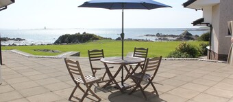 Castlepoint - Spectacular Villa with Sea Views and Beach Access
