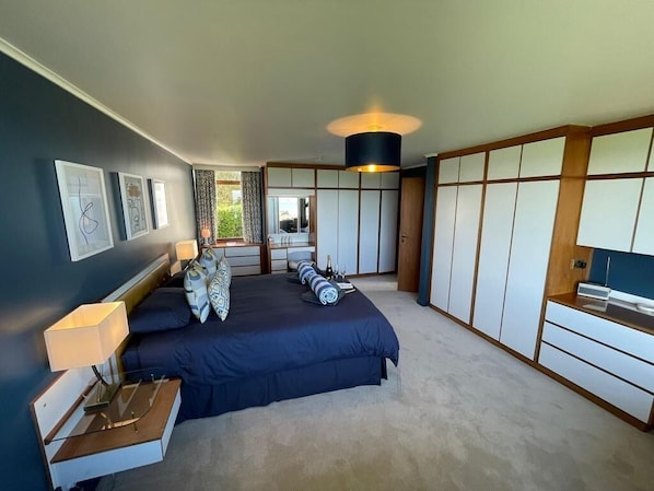 4 bedrooms, iron/ironing board, travel cot, free WiFi