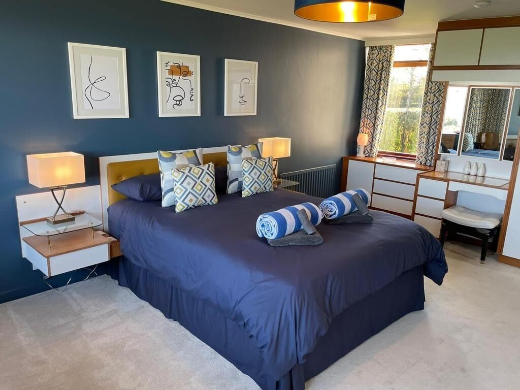 4 bedrooms, iron/ironing board, travel cot, free WiFi
