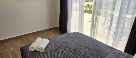 1 habitación, tabla de planchar con plancha, wifi y ropa de cama