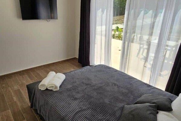 1 slaapkamer, een strijkplank/strijkijzer, wifi, beddengoed