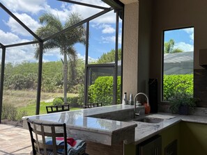 Fridge, microwave, oven, stovetop - Twin Eagles Dundee 36 Hole Golf Course Pickleball (Naples)