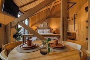 Design Studio Suite, Balcony, City View | Living area | 55-inch Smart TV with digital channels - Mater Hotel (Canela)