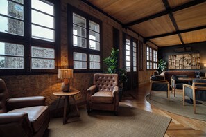 55-inch Smart TV with digital channels - Mater Hotel (Canela)