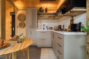 Design Studio Suite, Balcony, City View | Private kitchen