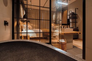 Suite Casal Vista com Banheira | Roupas de cama premium, camas com colchões pillow-top