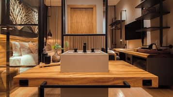 Kamar Double Desain, pemandangan kota | 1 kamar tidur, seprai premium, bantalan ekstra lembut, dan brankas