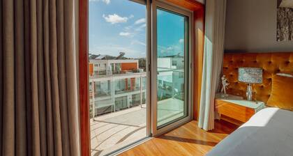 Pool Cinema Villa by Vacationy