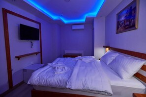 Soundproofing, free cots/infant beds, bed sheets - SABİNA HOTEL NEAR THE GRAND BAZAAR (Istanbul)