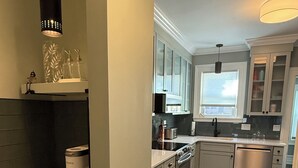 Kaffetrakter/tekoker, kjøleskap, mikrobølgeovn og ovn