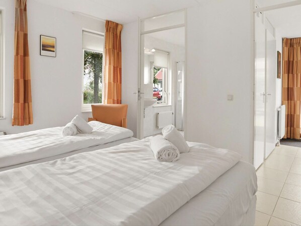 House | 3 bedrooms, bed sheets
