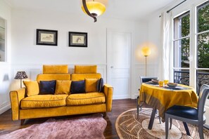 Smart TV y chimenea