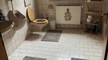 Handdukar och toalettpapper