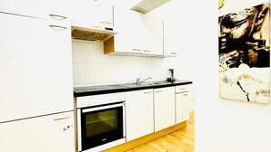 Unclassified image, 3 of 107, button - 10 Economy Rooms-Shared Bath & Kitchen (Vienna)