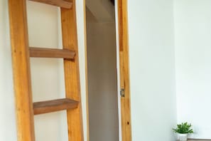 Chambre Classique, salle de bains privée, vue jardin | Restauration dans la chambre