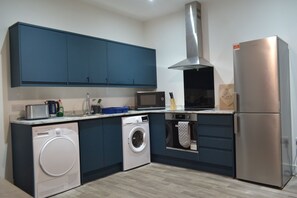 Microwave, oven, stovetop, paper towels - Haven - Studio 5 (Derby)