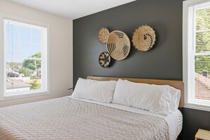3 habitaciones, escritorio, tabla de planchar con plancha y wifi gratis 