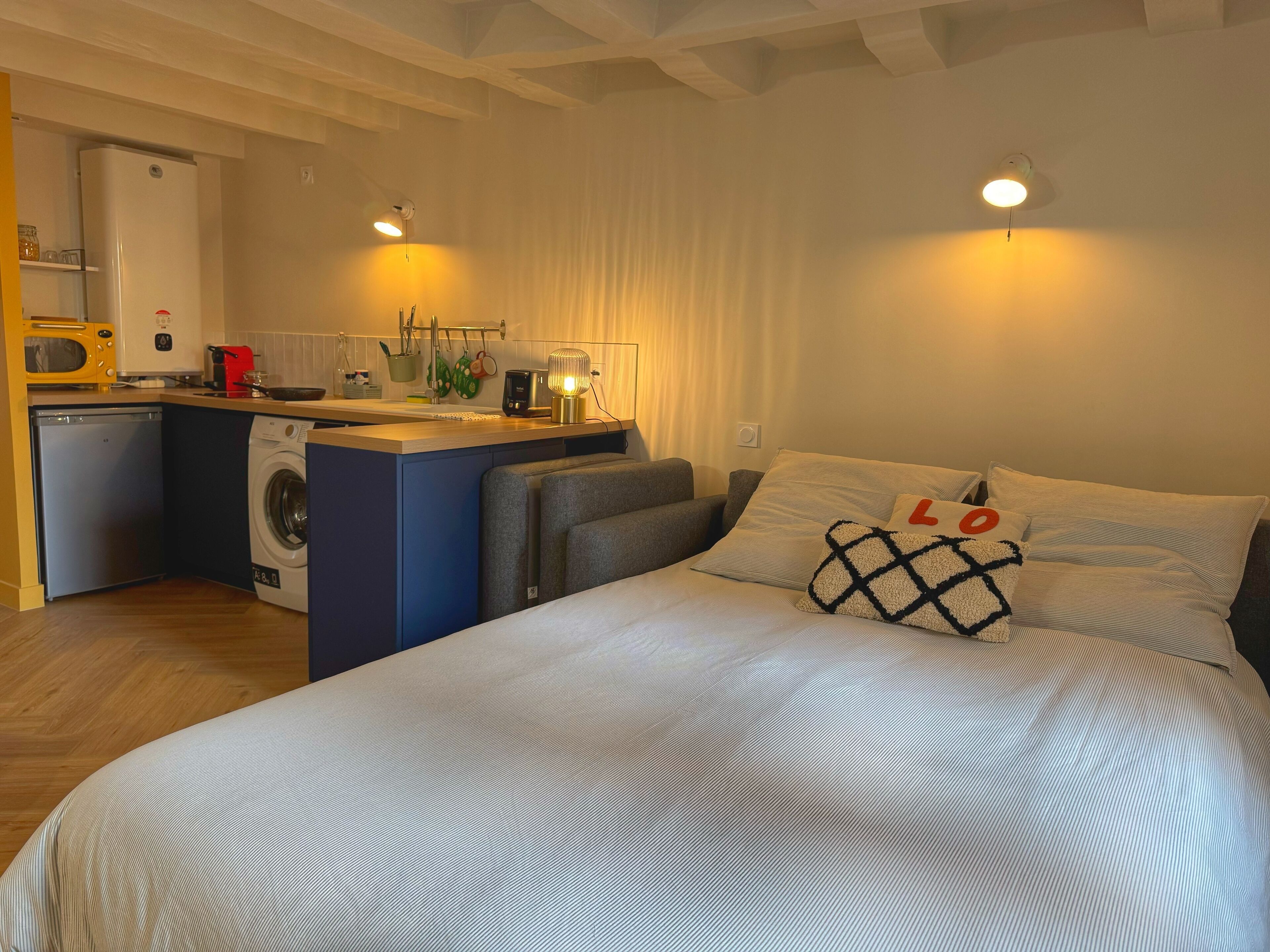 1 habitación, tabla de planchar con plancha, wifi y ropa de cama 