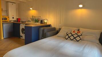 1 habitación, tabla de planchar con plancha, wifi y ropa de cama