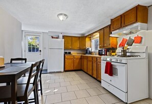 Frigorífic, microones, forn i placa de cuina 