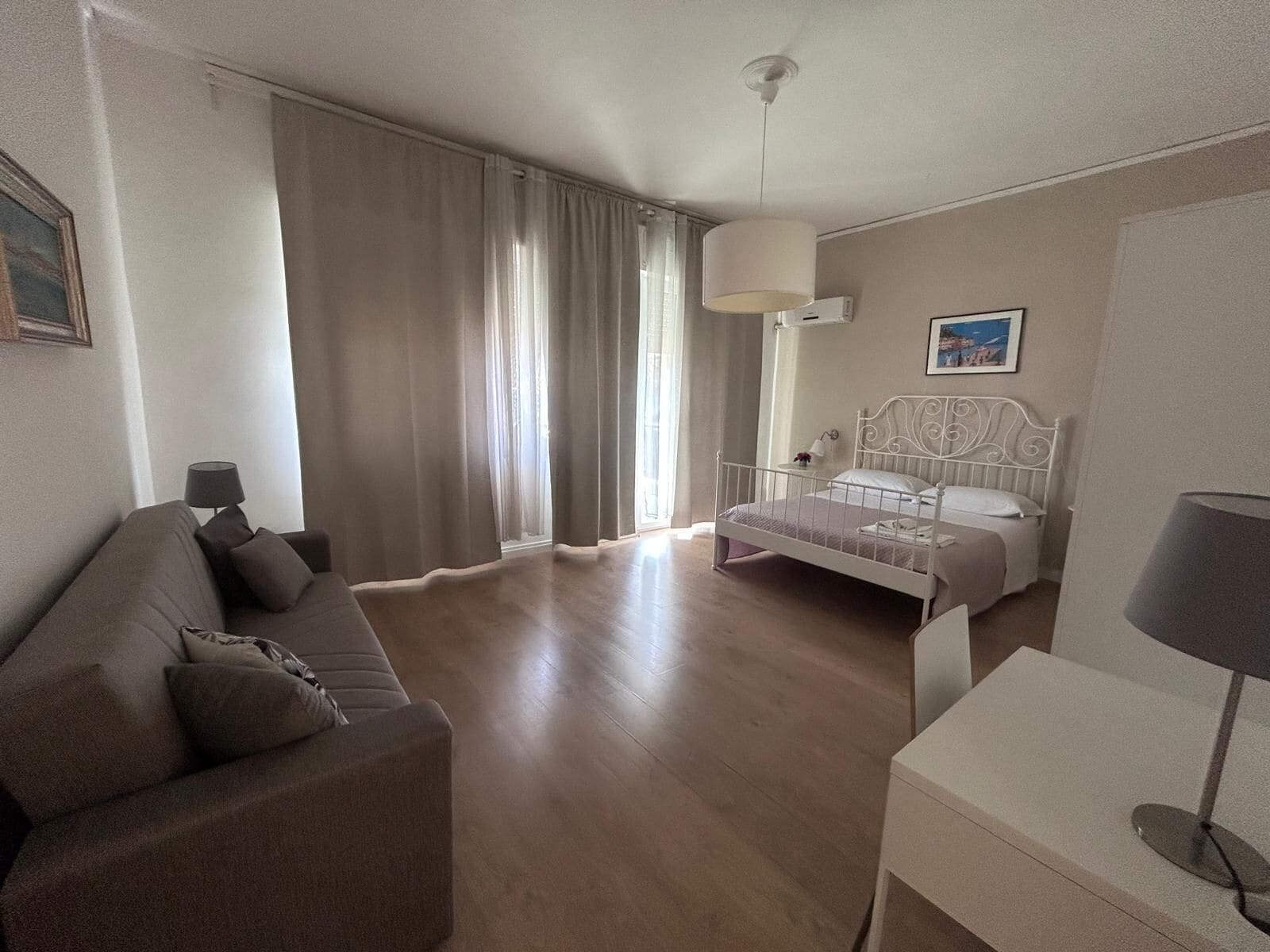 4 bedrooms, desk, iron/ironing board, WiFi