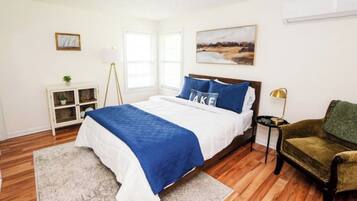 2 chambres, bureau, fer et planche Ă repasser, lit parapluie