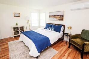 2 bedrooms, desk, iron/ironing board, travel cot