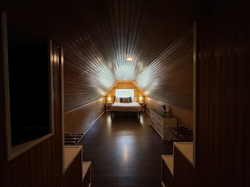 Urban Oasis in Point Breeze 4BR Industrial-Style Apartment