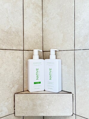 Tovalloles, sabó, xampú i paper higiènic 