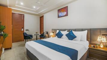 Deluxe Room | Desk, laptop workspace, iron/ironing board, free WiFi