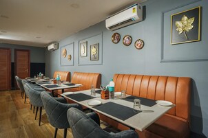 Daily buffet breakfast (INR 275 per person)