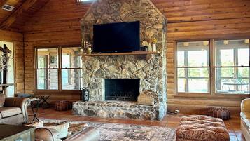 Smart TV, fireplace