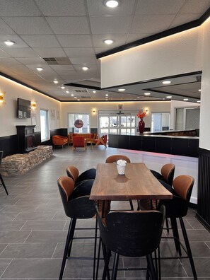 Bao gồm bữa sáng đầy đủ hàng ngày 