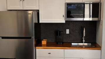 Suite estudio Premium, cocina básica | Cocina básica privada | Cafetera o tetera