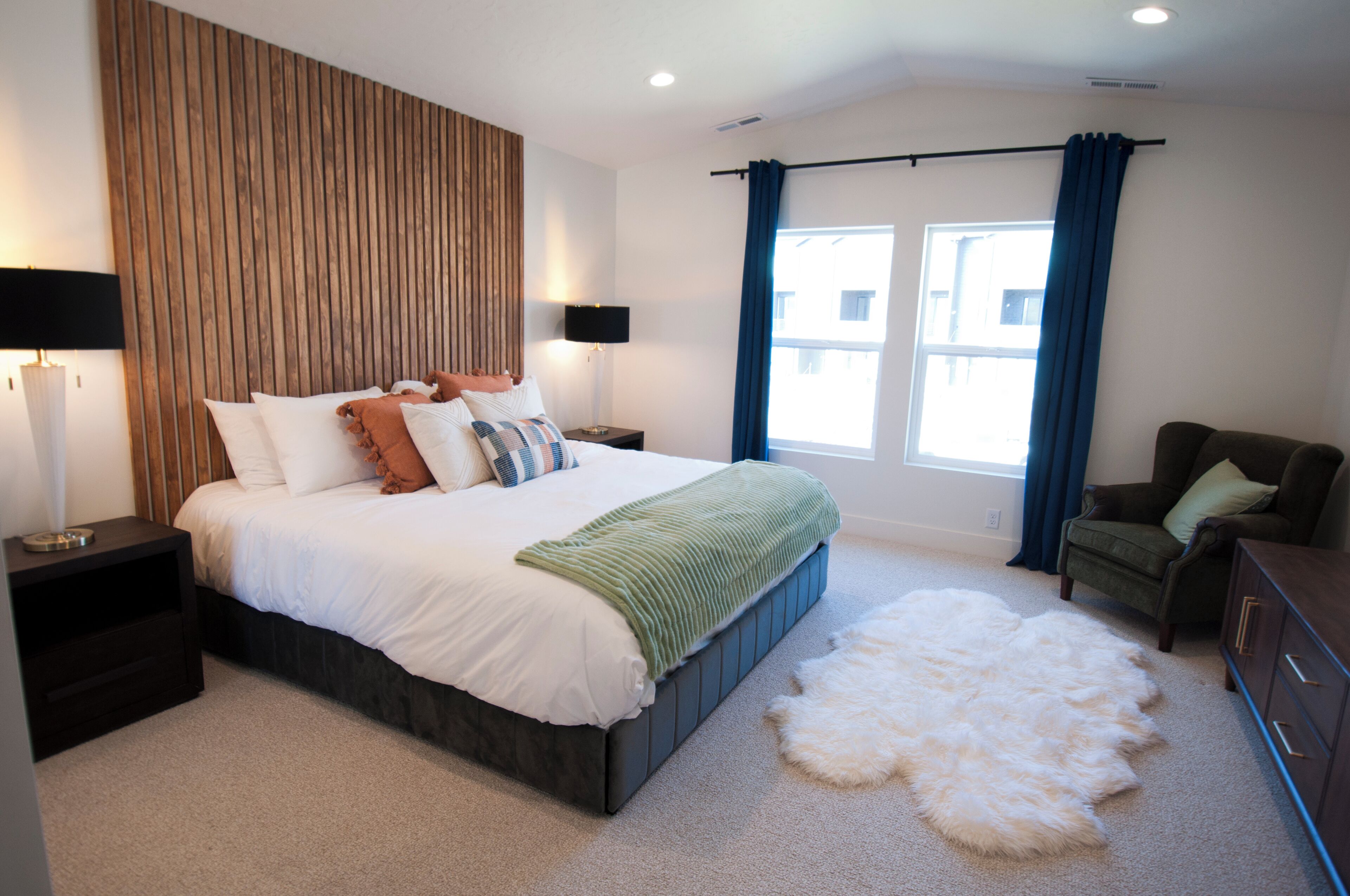 5 sovrum, skrivbord, strykjärn/strykbräda och resesäng