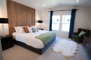 5 bedrooms, desk, iron/ironing board, travel cot